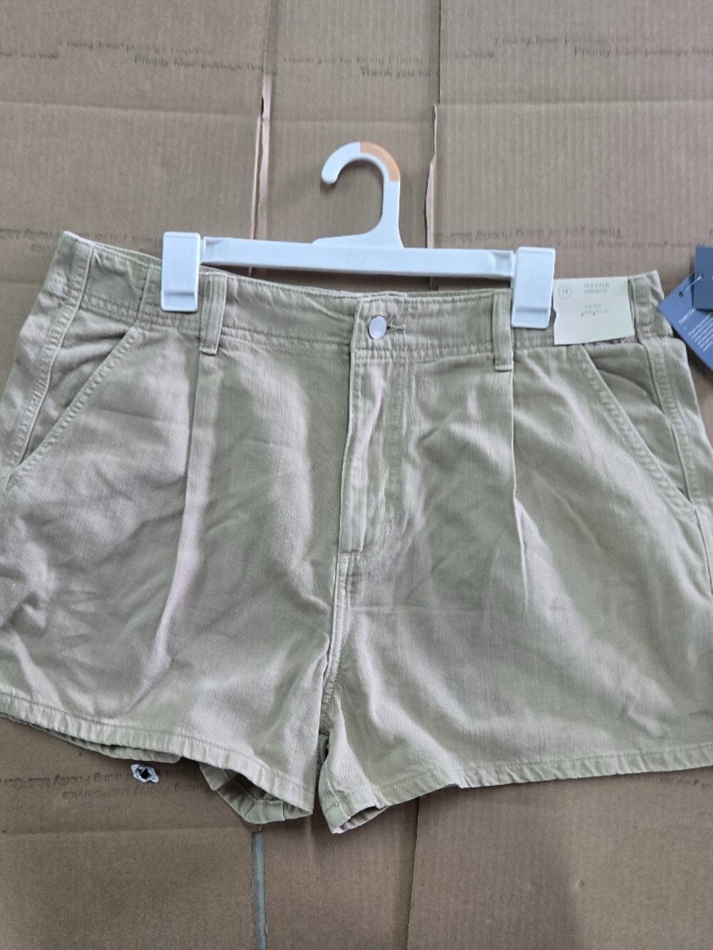 NWT Universal Thread Women's High-Rise Khaki Pleated Jean Shorts